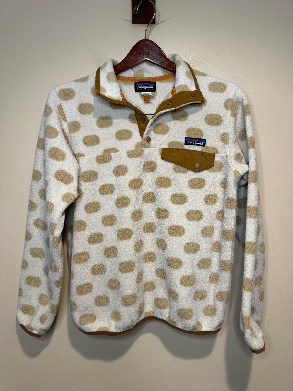 Patagonia W’s lightweight Synchilla Snap-T Fleece Pullover Cream Tan Polka Dot - Picture 3 of 8